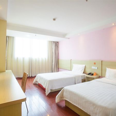 7Days Inn Qingdao Development Zone Jinshatan Room photo